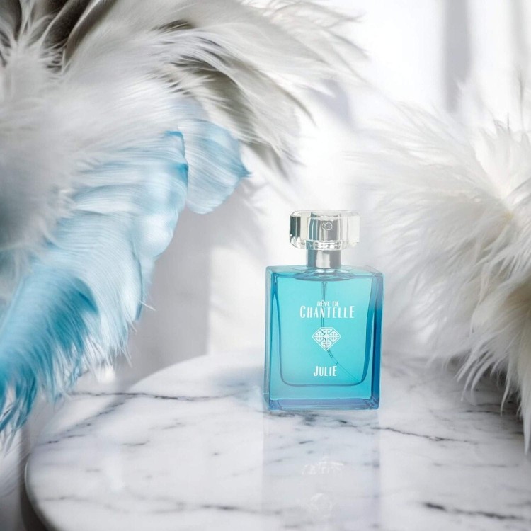 Perfumy Rêve de Chantelle Julie Pióra